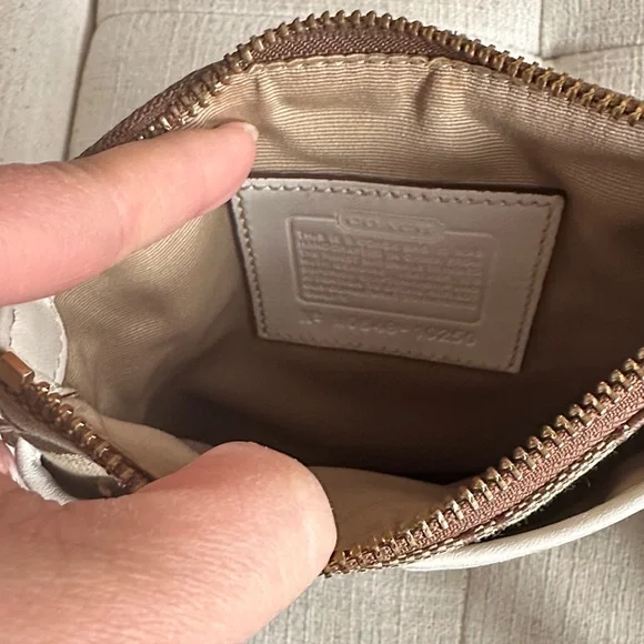 Coach Khaki and Cream Signature Crossbody Bag - Picture 7 of 8